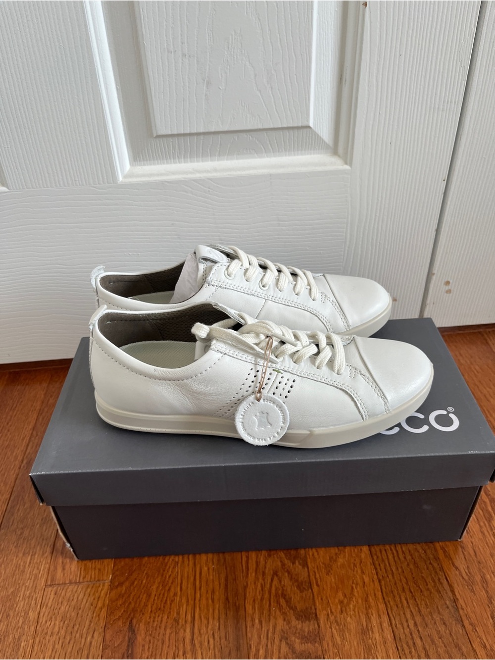 Brand new Ecco White Leather Sneakers Men size 6-6.5